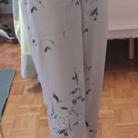 Dynamite Floral Pants - Picture 1 of 6